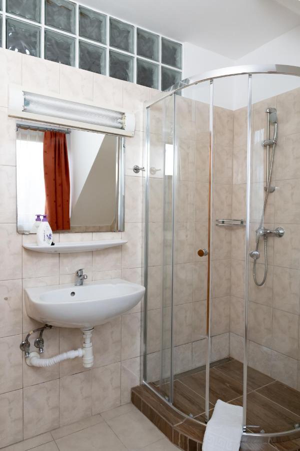 Liszt Apartman Печ Экстерьер фото