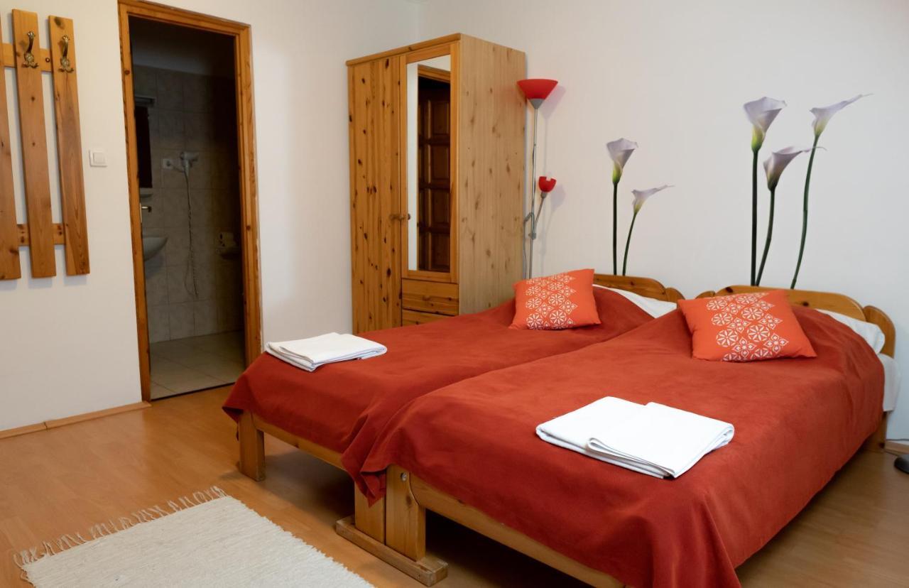 Liszt Apartman Печ Экстерьер фото