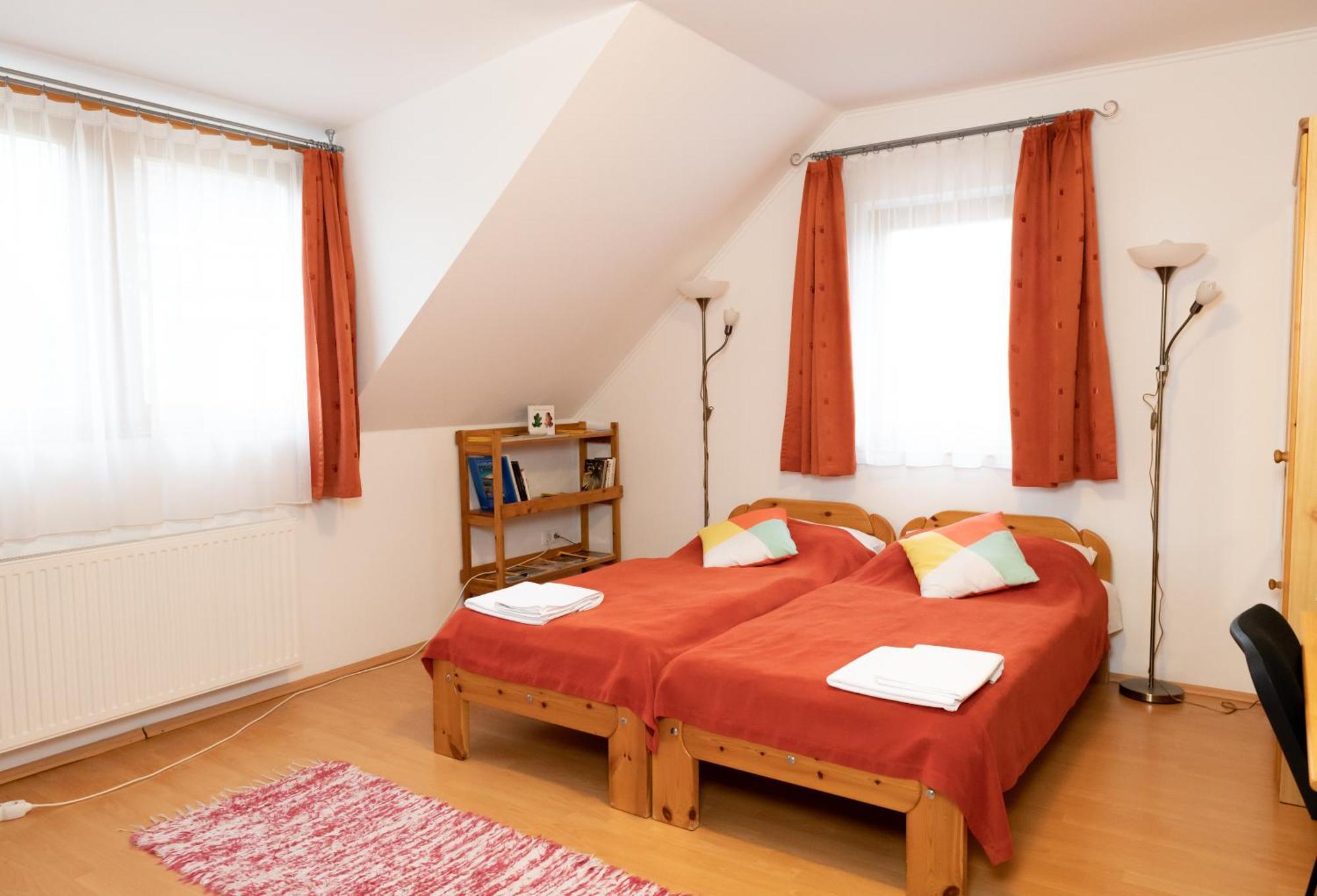 Liszt Apartman Печ Экстерьер фото
